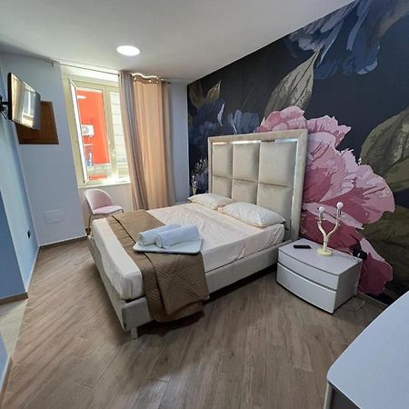 ナポリ In Piazzetta Bed & Breakfast エクステリア 写真