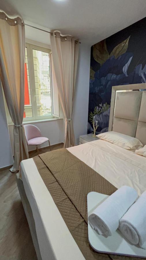 ナポリ In Piazzetta Bed & Breakfast エクステリア 写真