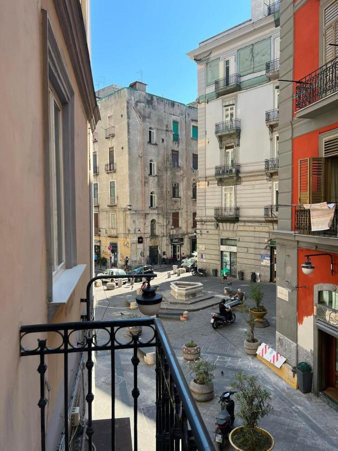 ナポリ In Piazzetta Bed & Breakfast エクステリア 写真