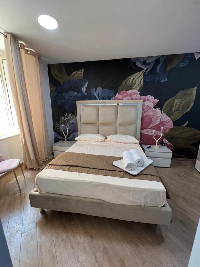 ナポリ In Piazzetta Bed & Breakfast エクステリア 写真