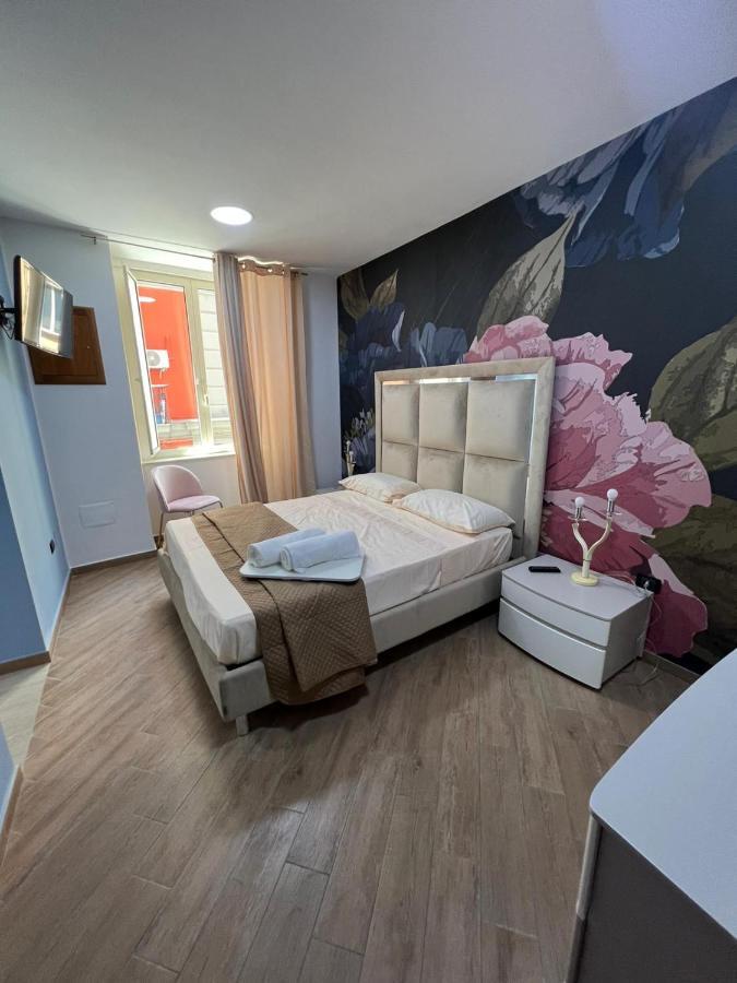ナポリ In Piazzetta Bed & Breakfast エクステリア 写真
