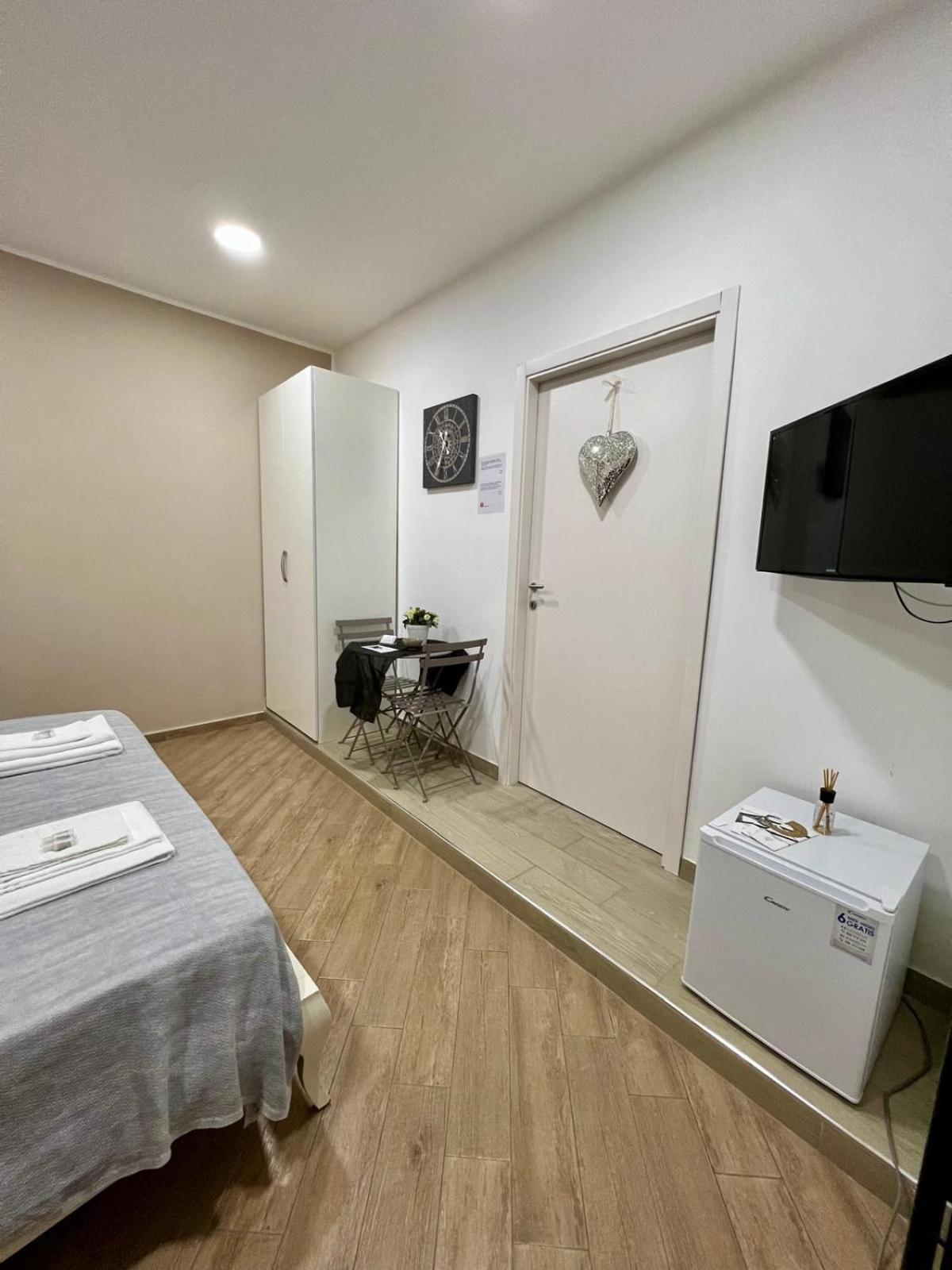ナポリ In Piazzetta Bed & Breakfast エクステリア 写真